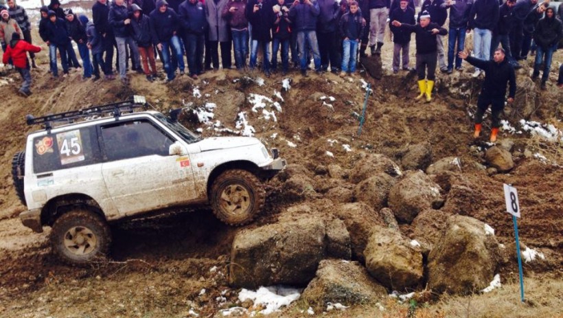 Kar çamur dinlemediler, izleyenlere “uff road” dedirttiler