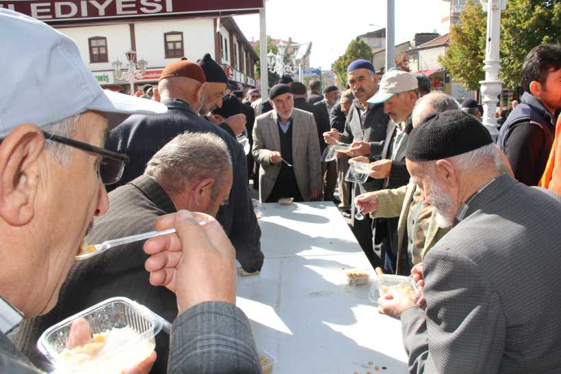 Aşure geleneği devam etti