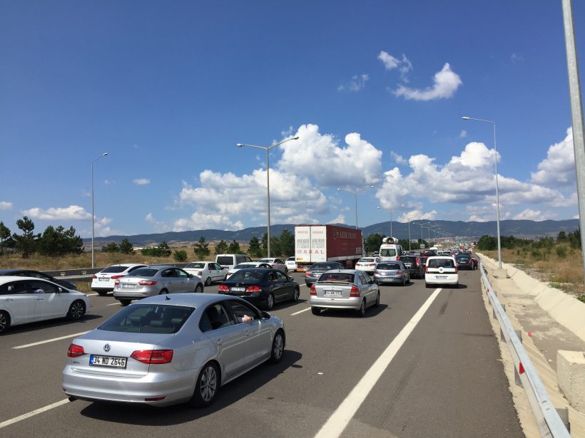 Trafikte akıcı yoğunluk var