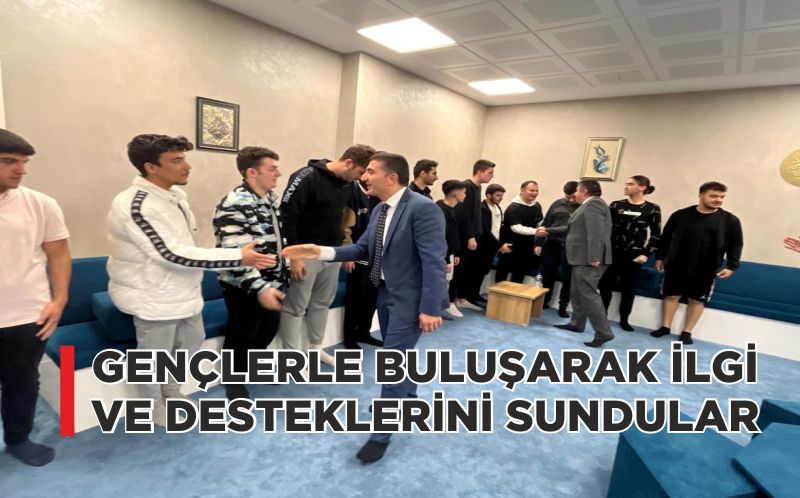 GENÇLERLE BULUŞARAK İLGİ VE DESTEKLERİNİ SUNDULAR